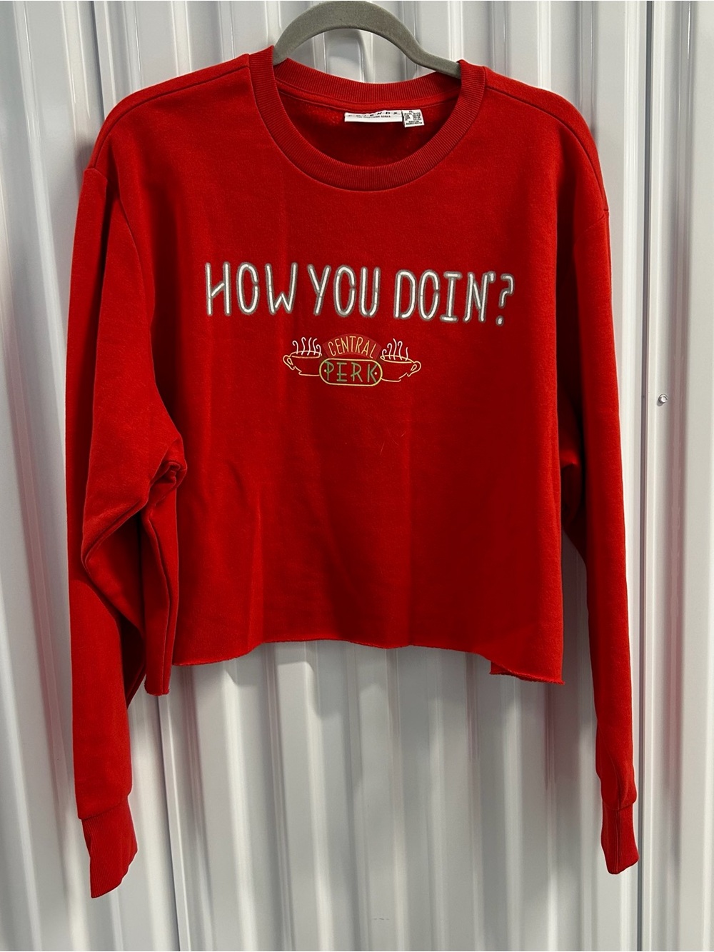 Friends How You Doin? Red Cropped Sweatshirt - Central Perk Graphic Size XL